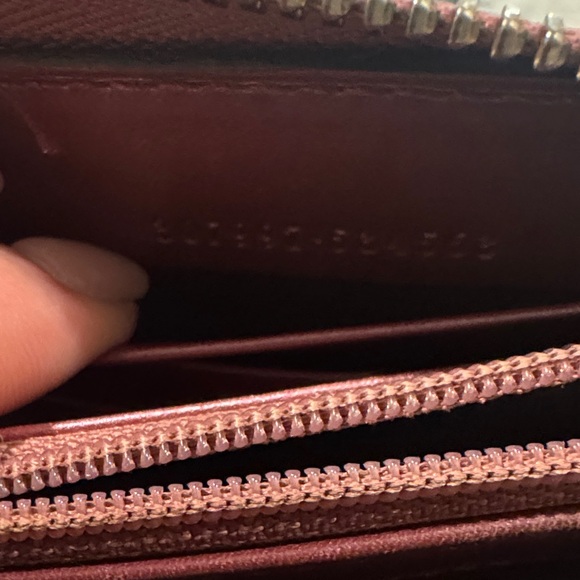 Gucci Metallic Rose Signature Zip Wallet - Picture 5 of 8